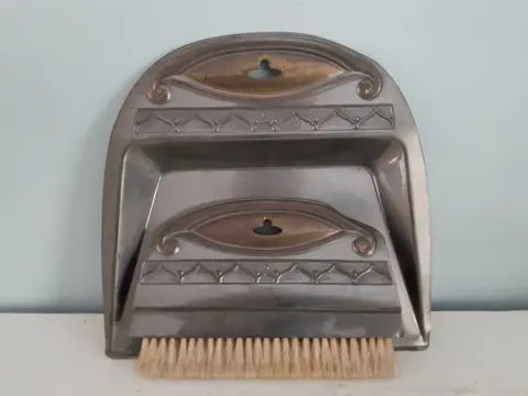 2 vintage Figgjo Flint Market, Turi Design, jaren 60 kommen met handvat, retro juskom Made in Norway, Scandinavisch design, kom met handvat

15.5x11x5cm

In goede staat

box36