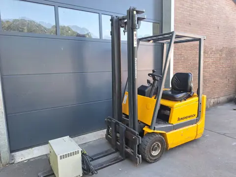 Jungheinrich compacte Heftruck 1250 kilo drie wieler (0019)