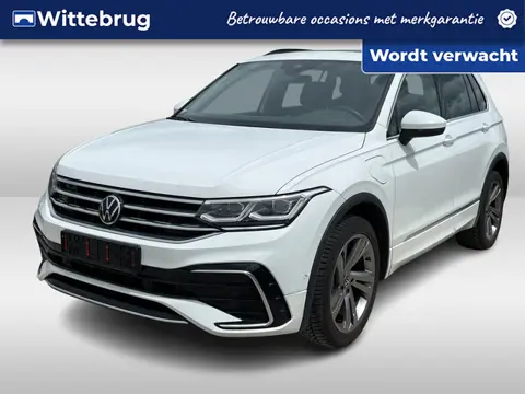 Volkswagen Tiguan 1.4 TSI eHybrid 245pk R-Line Business / Panorama dak / IQ-Led / Zwenkbare trekhaak