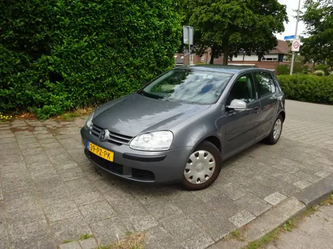 Volkswagen Golf 1.6 FSI Trendline