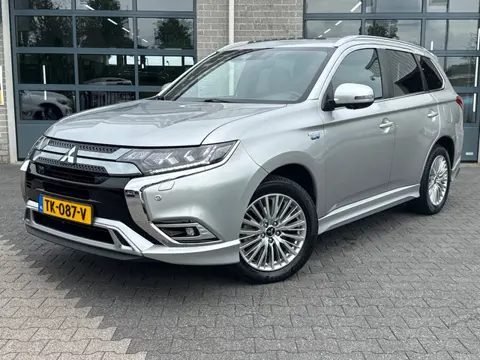 Mitsubishi Outlander 2.4 PHEV Instyle|SCHUIFDAK|TREKHAAK|LEER|