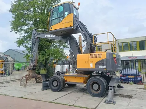 Volvo EW 160 C overslagkraan waste handler industry