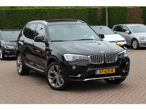 BMW X3 xDrive28i Centennial High Exe. / Panoramadak / Camera / Leder / Navigatie / 18'' / DAB / Stuu