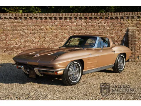 Chevrolet C2 Sting Ray Coupé Split window Fully restored condition, Ordered in color scheme Saddle T