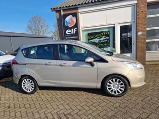 Ford B-MAX 1.0i "Style" Hoge instap - Airco - Navi - Trekhaak - Apk 17-02-2027 !!