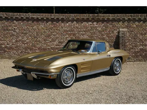 Chevrolet Corvette C2 Sting Ray Split Window Body-off restored and mechanically rebuilt example, Man