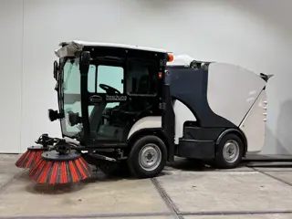 Boschung S2 Straatveger Diesel 3900UUR hoogkieper Airco veegmachine HL1173