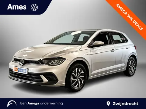 Volkswagen Polo 1.0 95pk TSI Life Edition Voorstoelen verwarmd | Parkeersensoren voor & achter | Ach