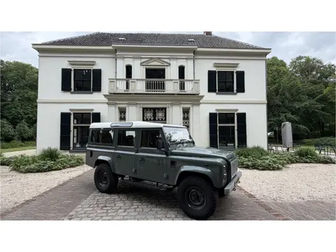 Land Rover Defender 2.3i 16V 110 SW XTech Automaat Something special / The Duke of Bergen