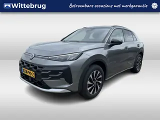 Volkswagen T-Roc 1.5 eTsi Life First Edition Zwenkbare trekhaak / Dodehoek detectie / Stuur en stoel