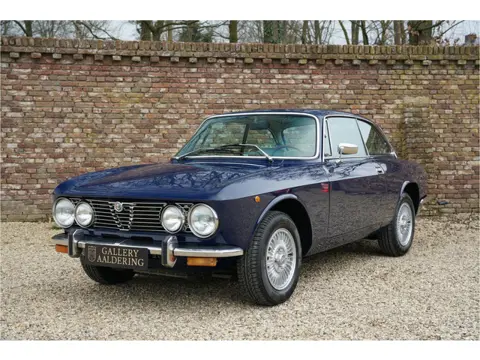 Alfa Romeo GTV 2000 Bertone "Blu Ollandese over Naturale" Finished in its original color combination