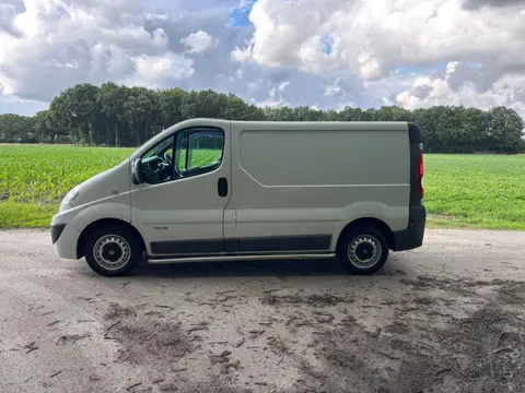 Renault Trafic 2.5 dCi T27 L1H1