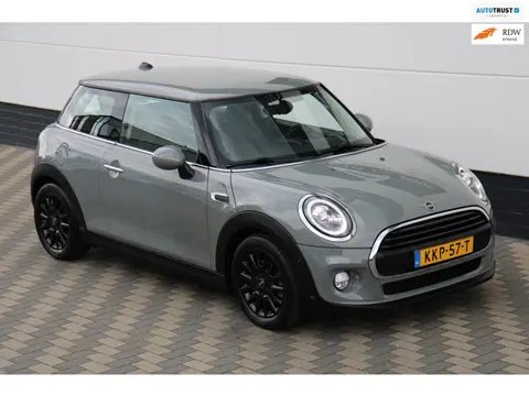 Mini Cooper 1.5 Automaat LED Xenon Clima PDC extra winterset
