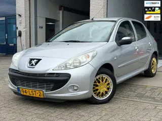 Peugeot 206 + 1.4 XS/ 5drs/ nap/ goede onderhouden/ 1jaar apk/ zeer nette auto.