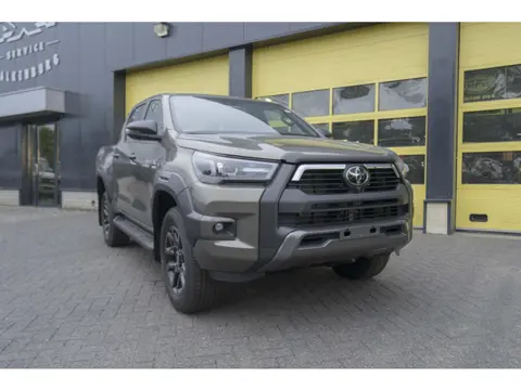 Toyota HiLux 2.8 D-4D Double Cab Hybrid Invincible JBL Camera