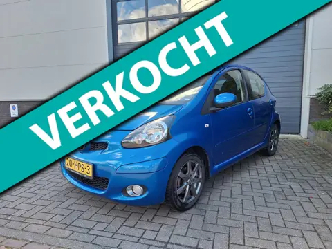Toyota Aygo | 1.0-12V Dynamic Blue | Nieuwe koppeling | Airco | Navi | groot scherm |