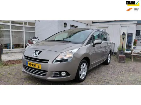 Peugeot 5008 1.6 i Style Excellent mooie en top onderhouden auto met een ijskoude airco.