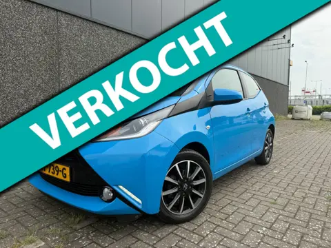 Toyota Aygo 1.0 VVT-i x-play/Dealer OH/Nieuwe APK en beurt/NAVI/CAMERA/