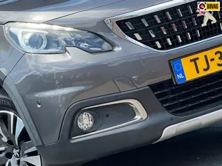Peugeot 2008 1.2 PureTech Allure 110pk Automaat - Gris Platinium - Panorama/Cruise/Clima