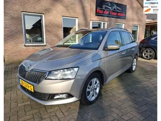 Skoda Fabia Combi 1.0 TSI Style. 1ste eigenaar, dealer onderhouden. O.a. trekhaak, luxe bekleding, b