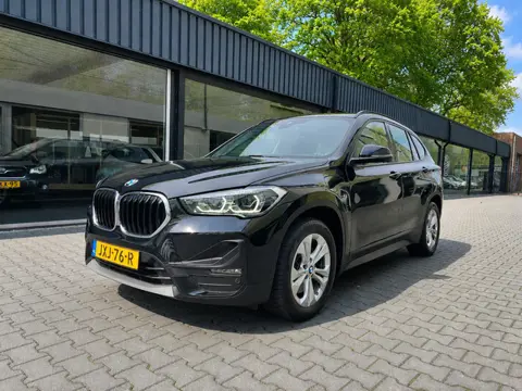 BMW X1 XDrive25e Head up display Navi Clima Cruise PDC Achteruitrij camera Trekhaak 17 inch Automati