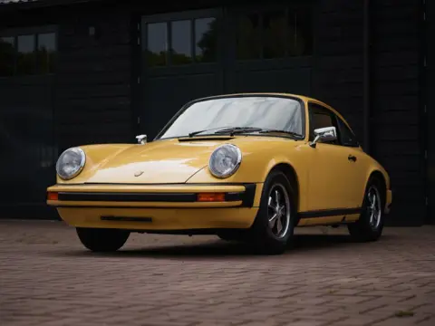 PORSCHE 911 2.7 Coupe - Sahara Beige - Fully Restored! 