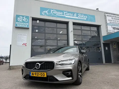 Volvo S60 2.0 B3 R-Design (bj 2021, automaat)