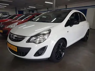 Opel Corsa 1400i 16V 3 DEURS AIRCO Sport uitvoering 17''