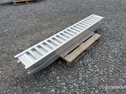 6 Ton Aluminum Loading Ramps (Unused) (bj 2025)