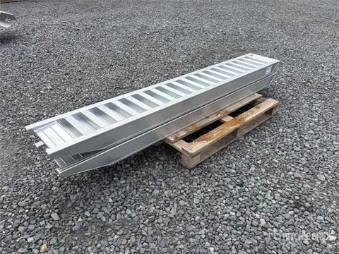 6 Ton Aluminum Loading Ramps (Unused) (bj 2025)
