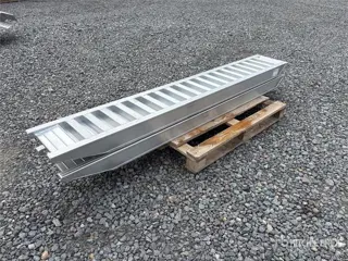 6 Ton Aluminum Loading Ramps (Unused) (bj 2025)