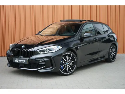 BMW 1-serie 118i M-Sport NL AUTO Panodak Kuipstoel Head up Camera Carplay