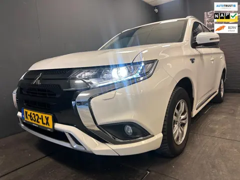 Mitsubishi Outlander 2.4 PHEV Pure CARPLAY NL BTW AUTO LM RIJKLAAR.