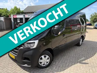 Renault Master T33 2.3 dCi 135 L2H2 *airco / bank / navi / trekhaak / camera / cruise-control*
