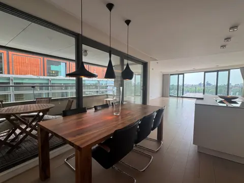 Woning aan de Willem Frederik Hermansstraat te Amsterdam