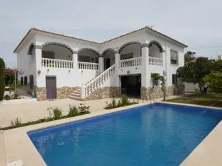 Vrijstaande villa in de prestigieuze woonwijk Jardín de Alfaz.