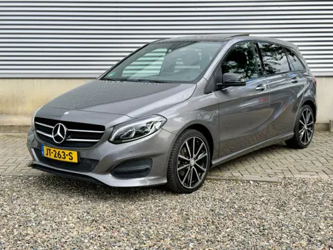 Mercedes-Benz B-klasse 122pk Ambitoin automaat AMG line |1ste eig, Pano, Leer |