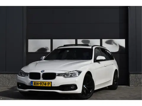 BMW 3 Serie Touring 318i Corporate Lease High Executive Pano - Trekhaak - Leer - NAP