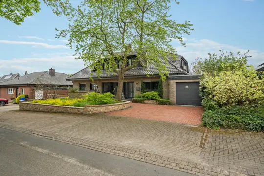 Exclusieve villa met zwembad, gelegen nabij de Nederlandse grens in Duitsland