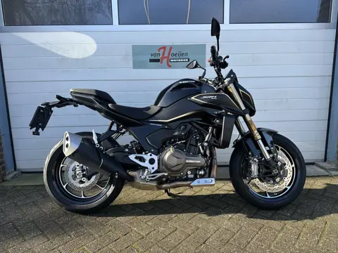 QJMOTOR SRK 600 (bj 2025)