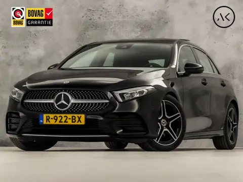 Mercedes-Benz A-Klasse 180 AMG Sport Automaat (PANORAMADAK, GROOT NAVI, LEDER/ALCANTARA, CAMERA, STO