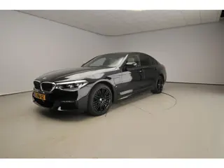 BMW 5 Serie Sedan 530e xDrive | M-Sportpakket | LED | Leder | HUD | Active cruise | Comfortzetels | 