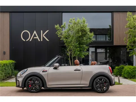MINI Cabrio ***VERKOCHT***2.0 John Cooper Works F1 Aut. | Navi | Chester Leder | H&K | Head-Up | Cam