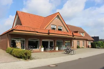 Representatief woonwinkelpand aan NL grens, groot perceel
