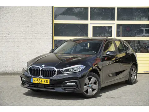 BMW 1-serie 118i Automaat! 5drs Business Edition BJ2022 Lmv 16" | Led V+A | Pdc | Navi | Virtual coc