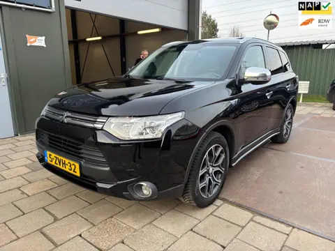 Mitsubishi Outlander 2.0 PHEV Instyle X-Line Leder Navi S-Dak