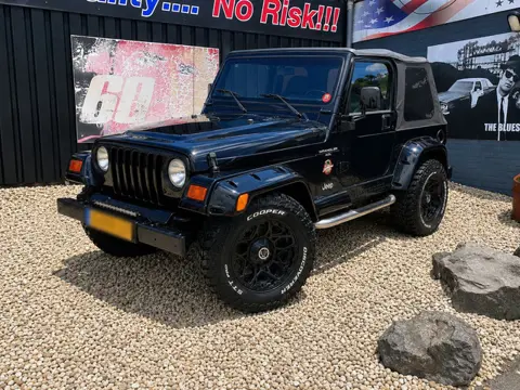 Jeep Wrangler 4.0i-BLACK SAHARA EDITION-GERESTAUREERD
