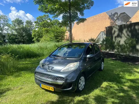 Peugeot 107 1.0-12V Millesim 200 Airco CarPlay Elek. Ramen 169NAP MILLESIM