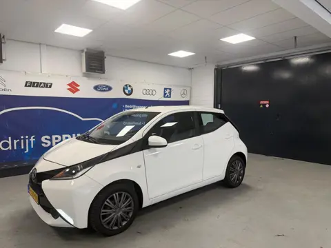 Toyota Aygo 1.0 VVT-i x-play achteruitcamera/carplay