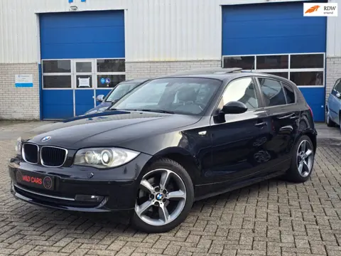 BMW 1-serie 120i AUTOMAAT/SCHUIFDAK/NAVI/STOEL VERW/TREKHAAK